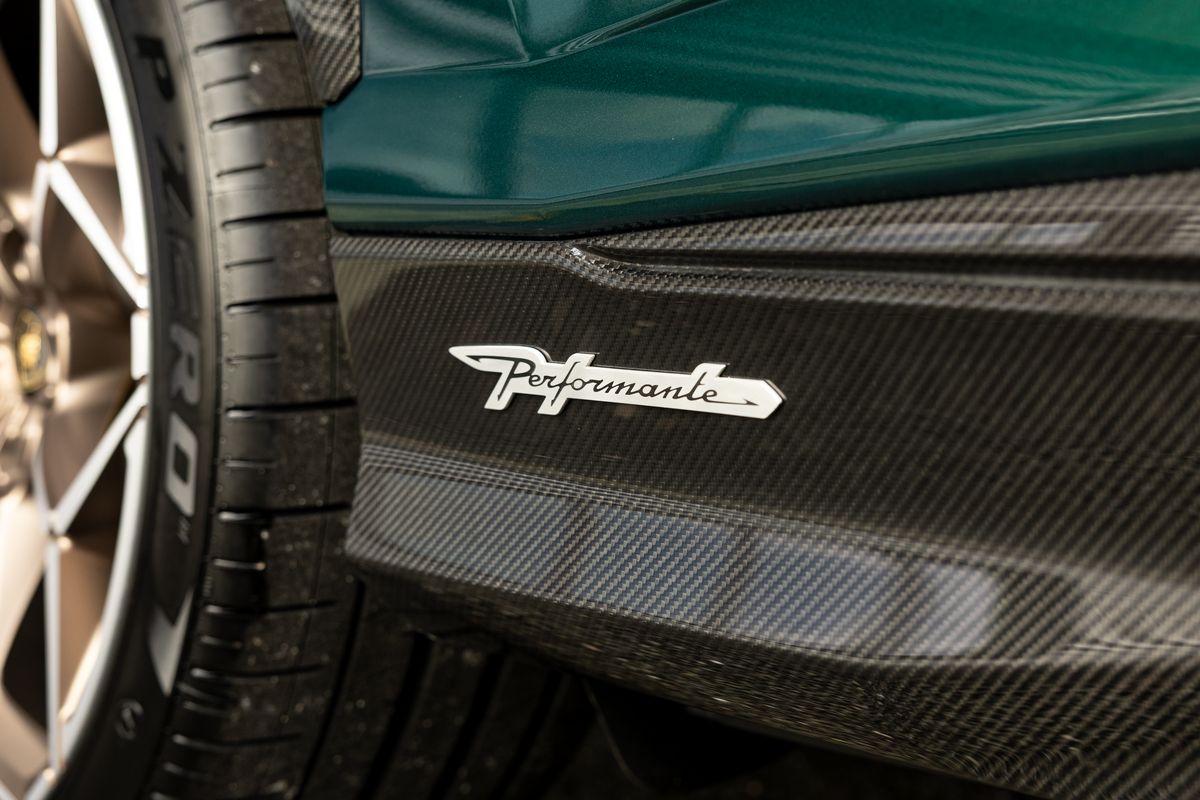 2024 Lamborghini Urus Performante