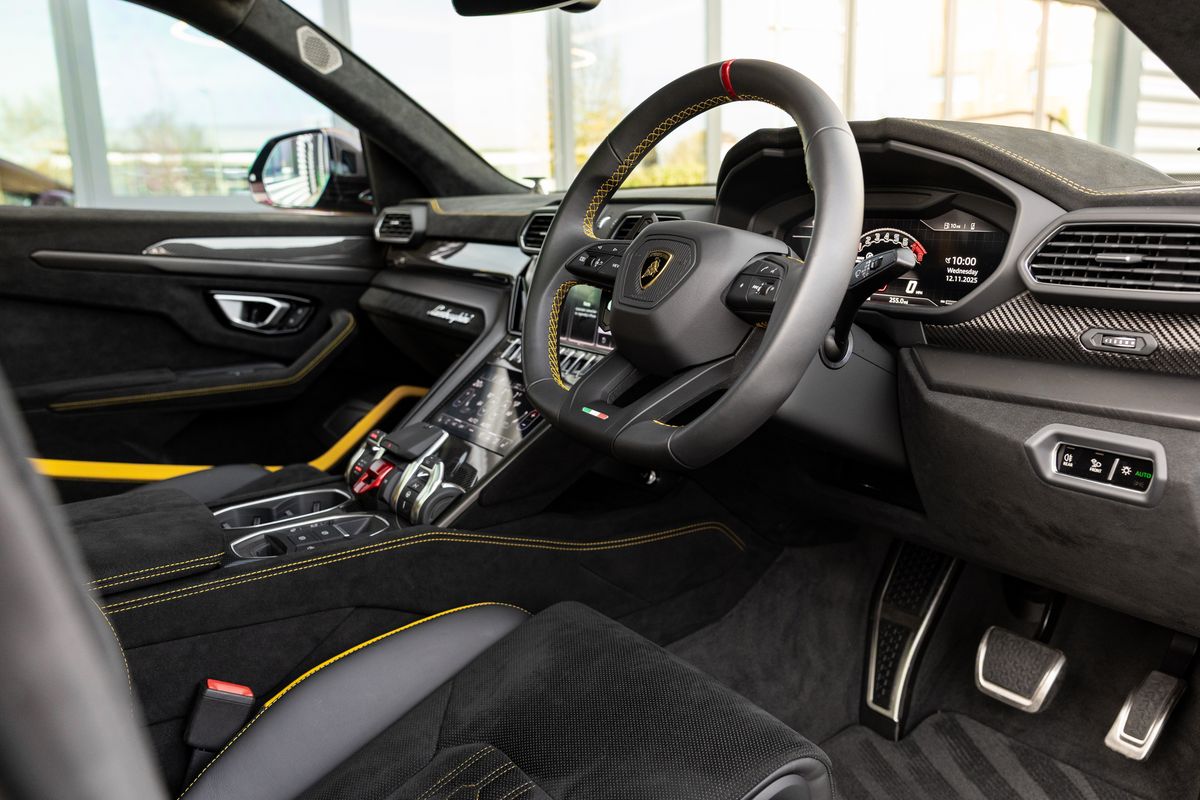 2024 Lamborghini Urus Performante