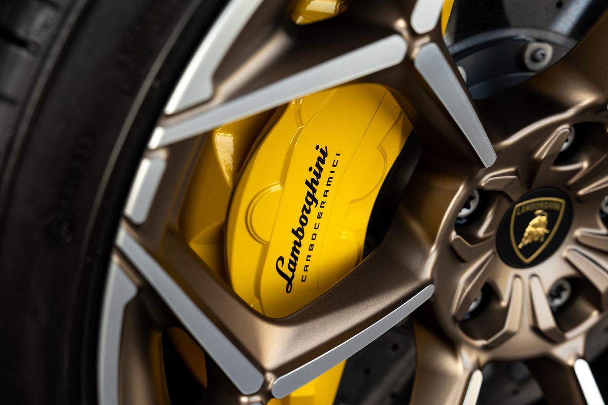 2024 Lamborghini Urus Performante