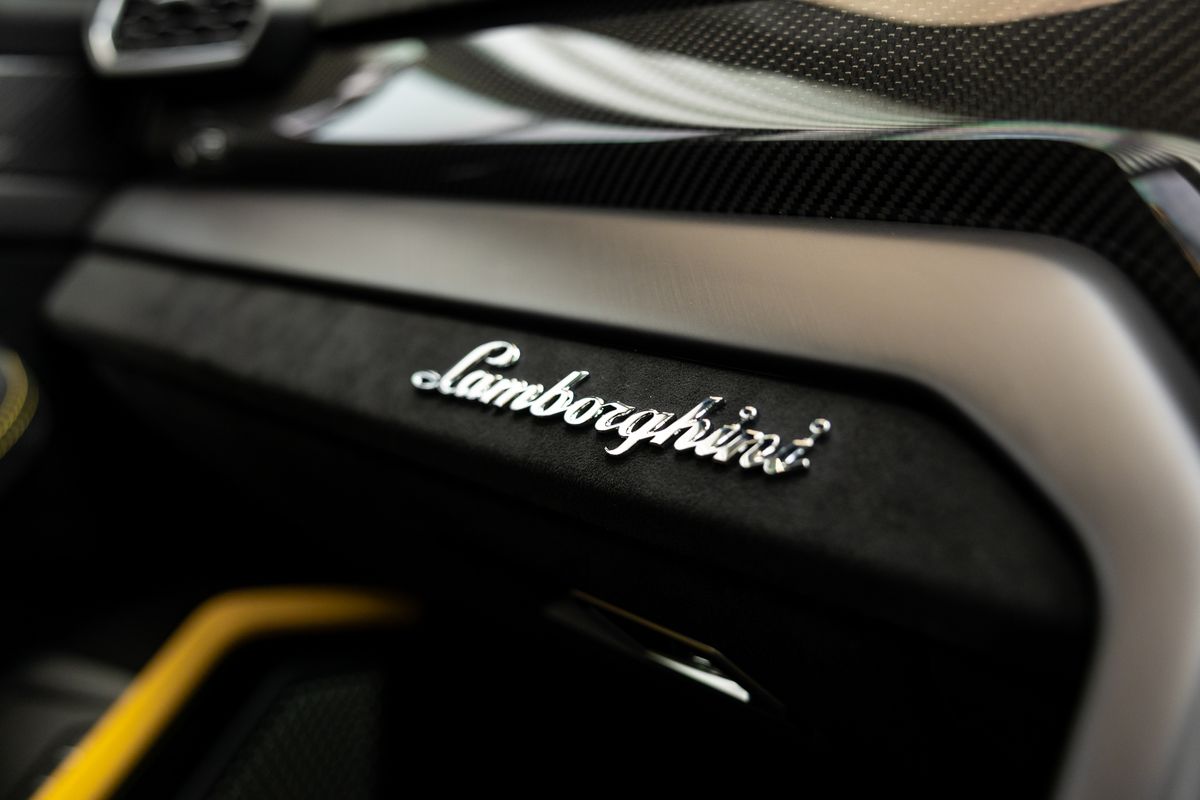 2024 Lamborghini Urus Performante