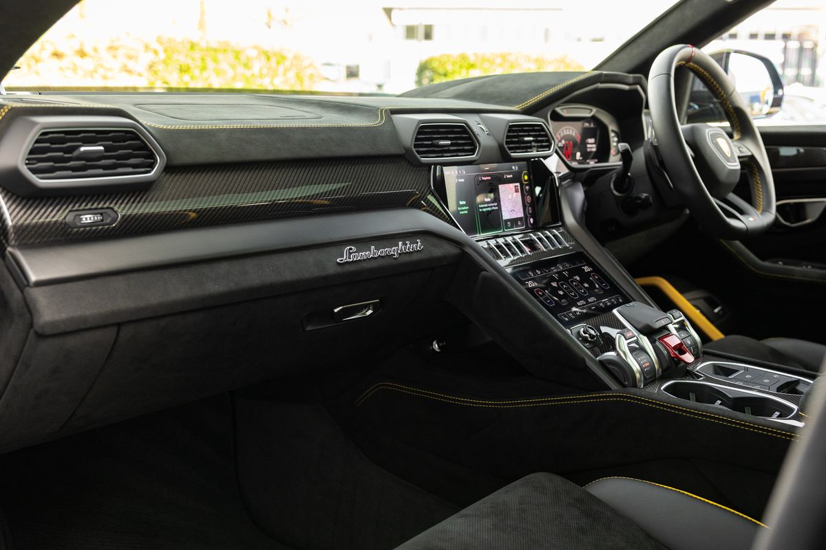 2024 Lamborghini Urus Performante