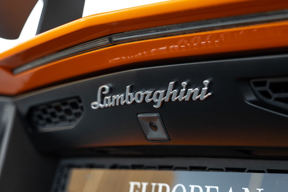 2016 Lamborghini Aventador SV