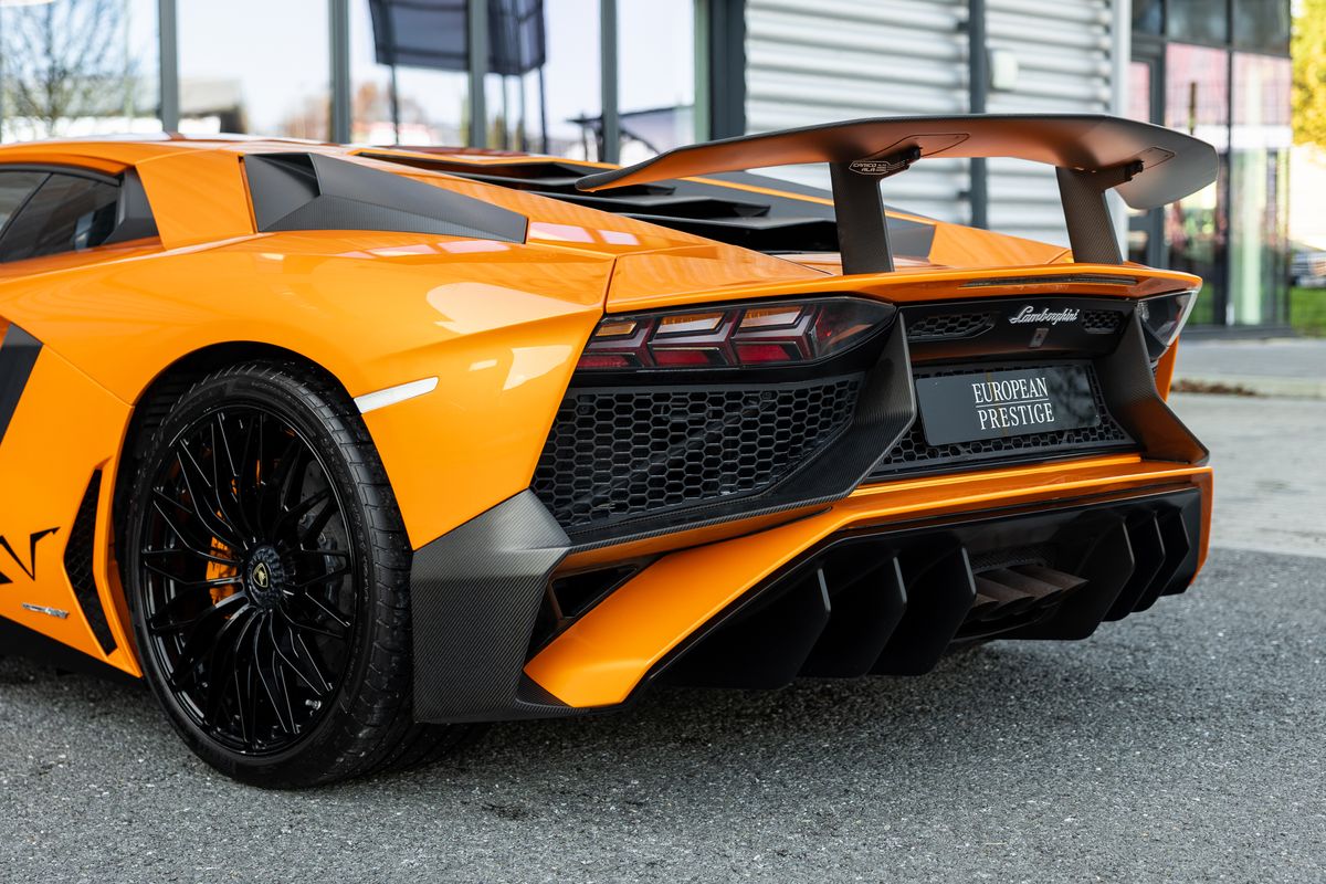 2016 Lamborghini Aventador SV