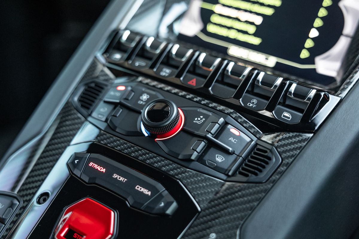 2016 Lamborghini Aventador SV