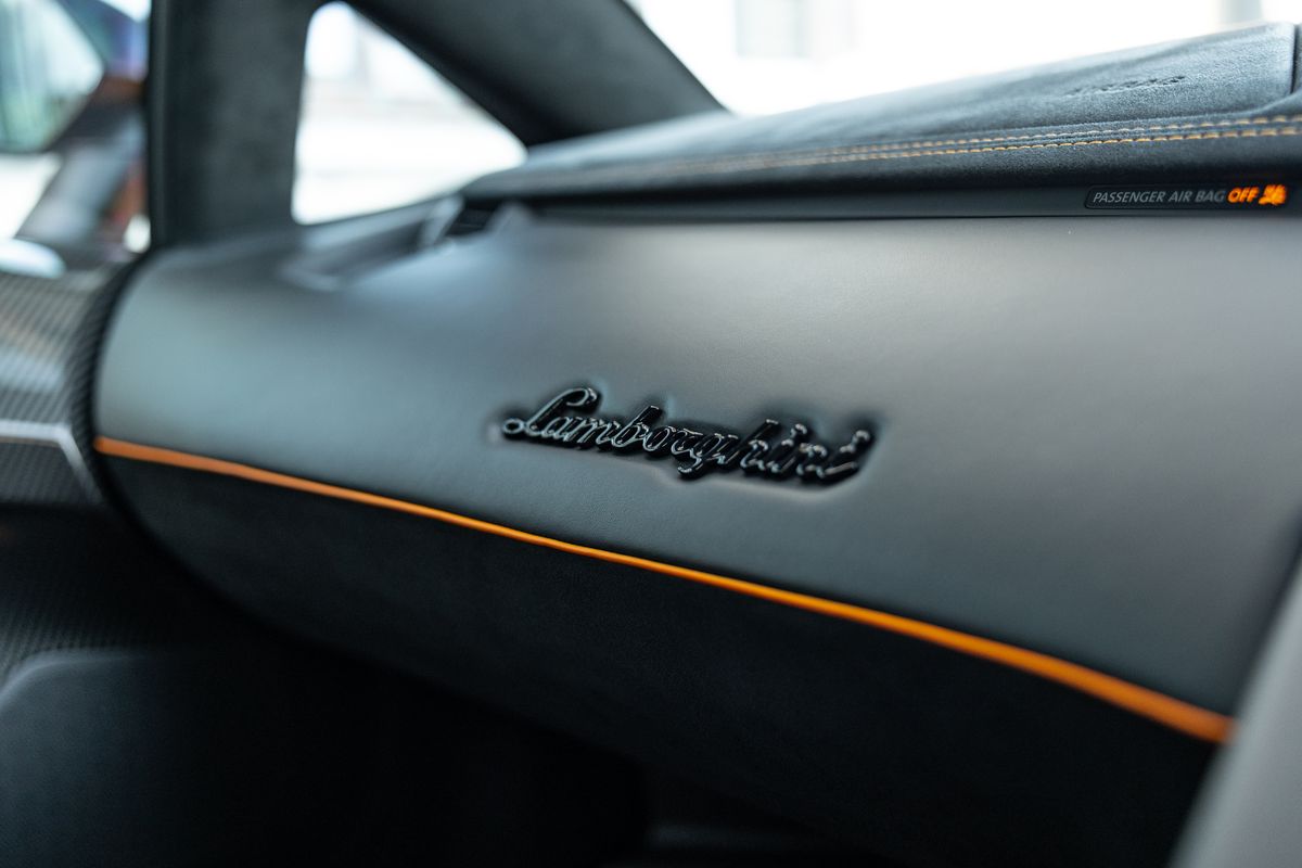 2016 Lamborghini Aventador SV