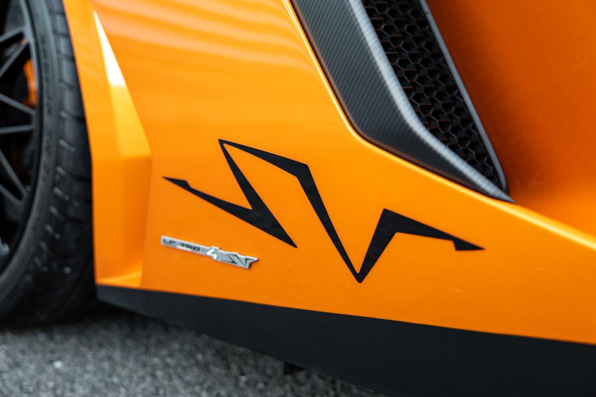 2016 Lamborghini Aventador SV