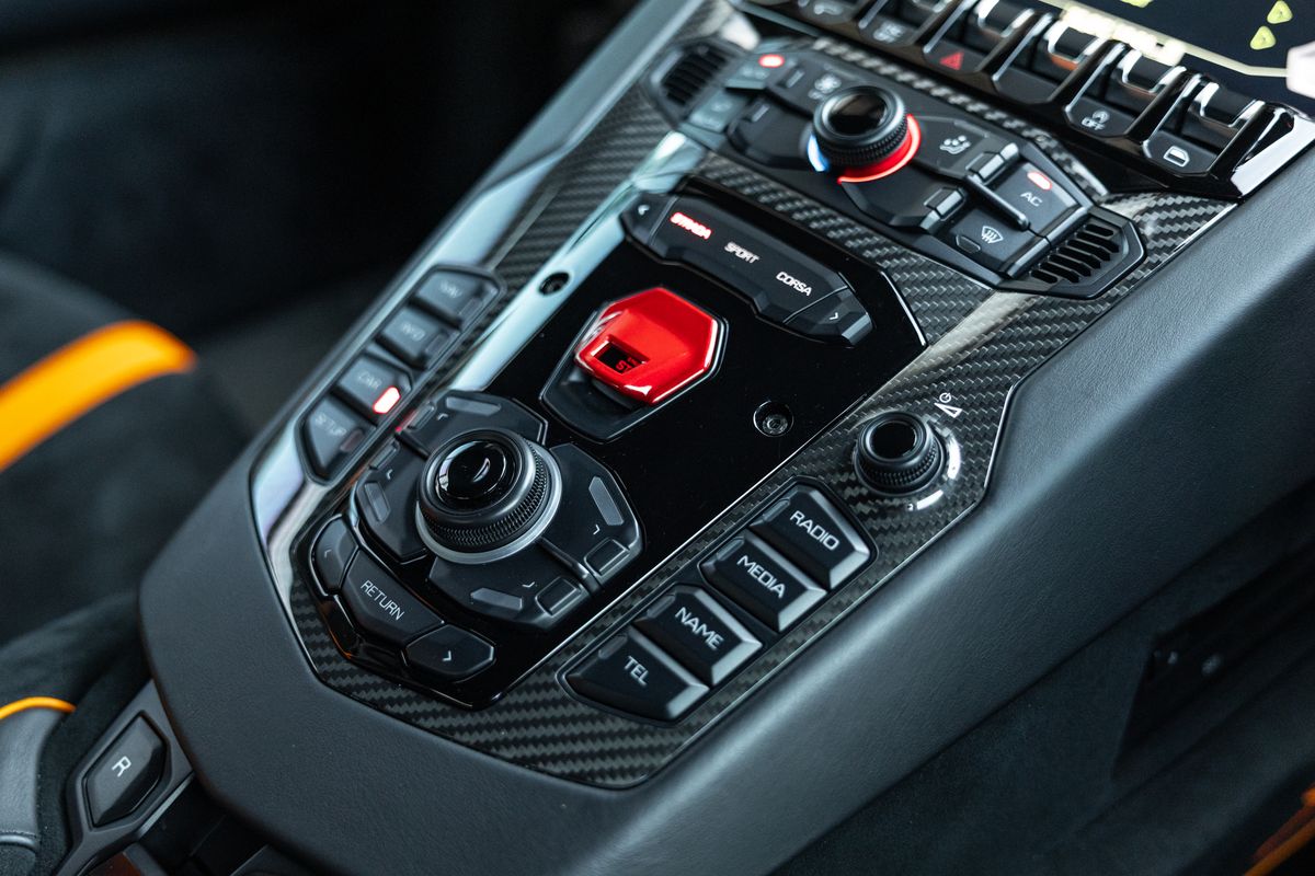 2016 Lamborghini Aventador SV