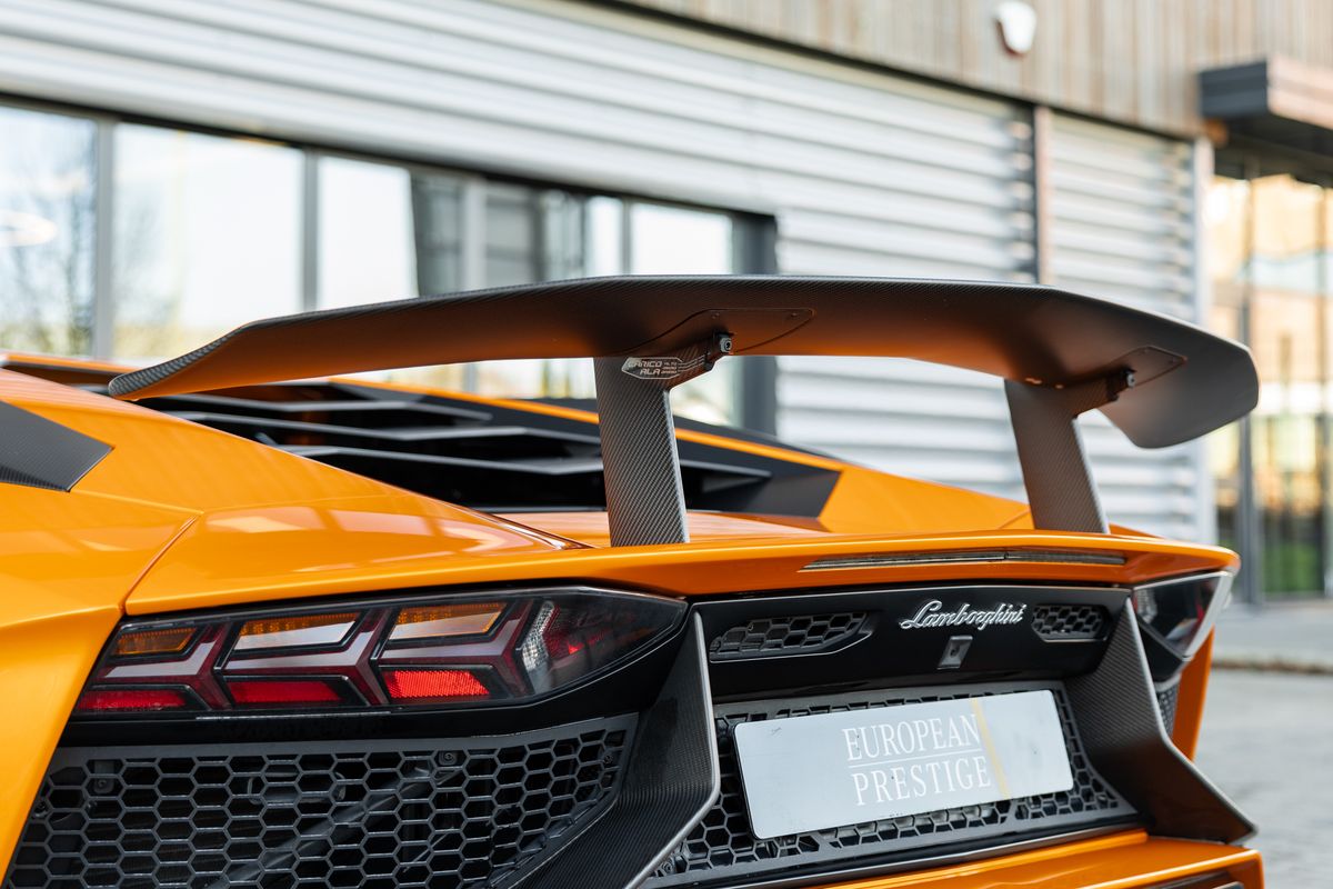 2016 Lamborghini Aventador SV