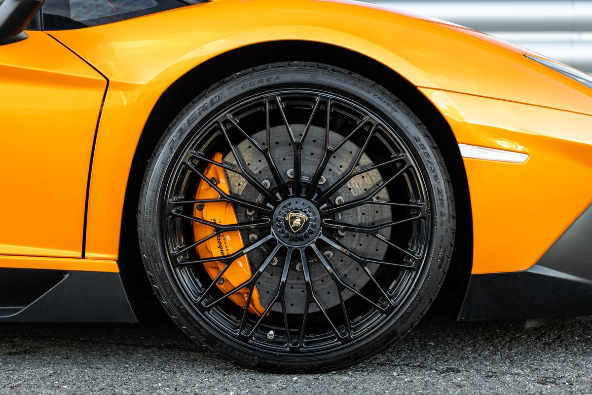 2016 Lamborghini Aventador SV