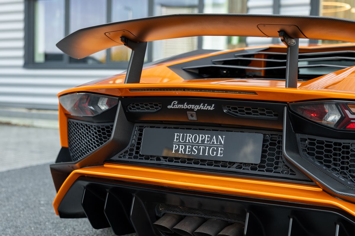2016 Lamborghini Aventador SV
