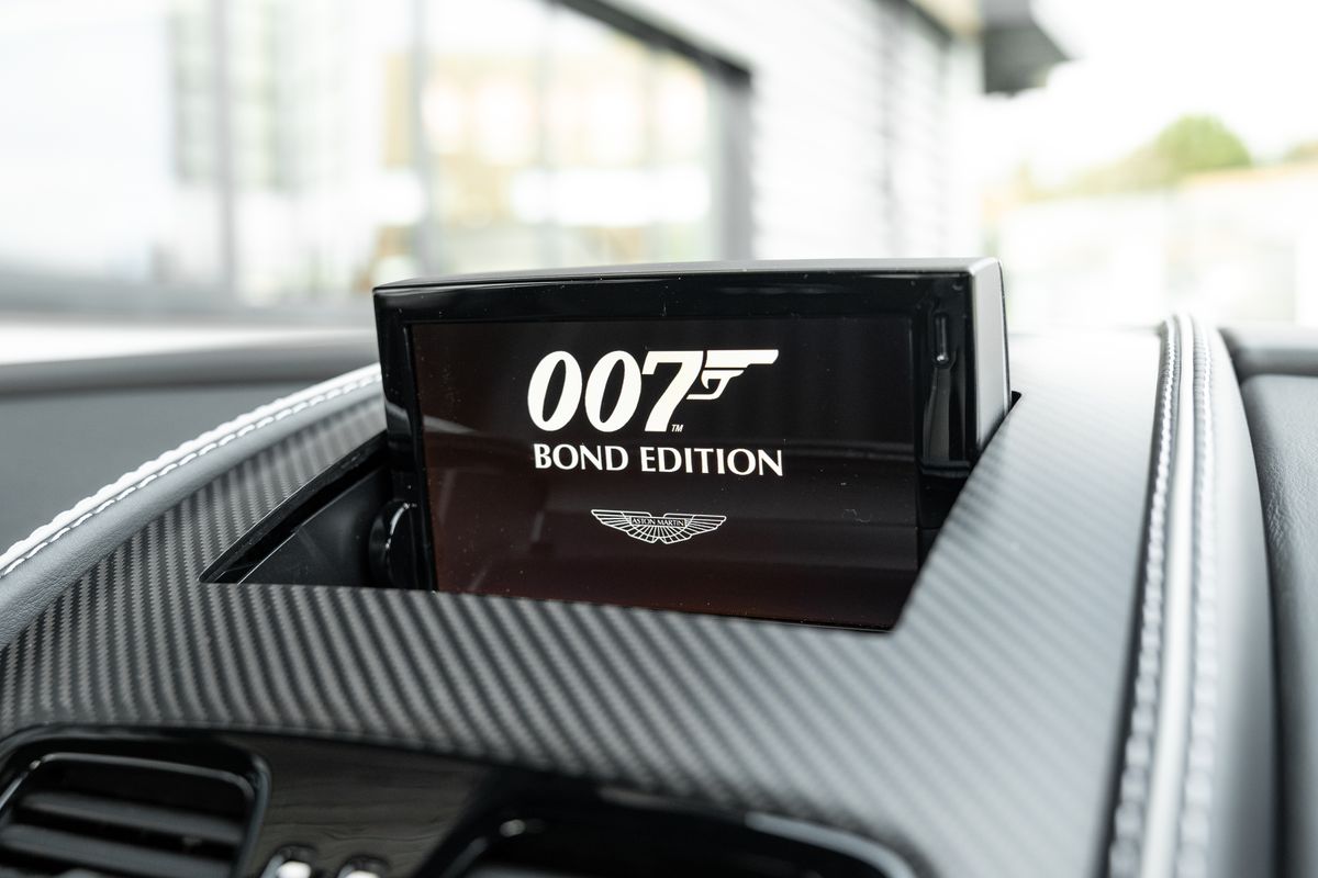 2015 Aston Martin DB9 GT Bond Edition
