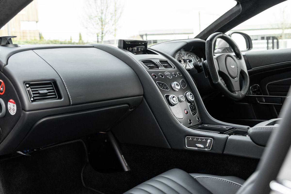 2015 Aston Martin DB9 GT Bond Edition