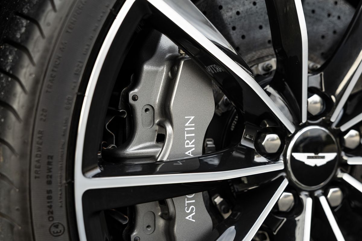 2015 Aston Martin DB9 GT Bond Edition