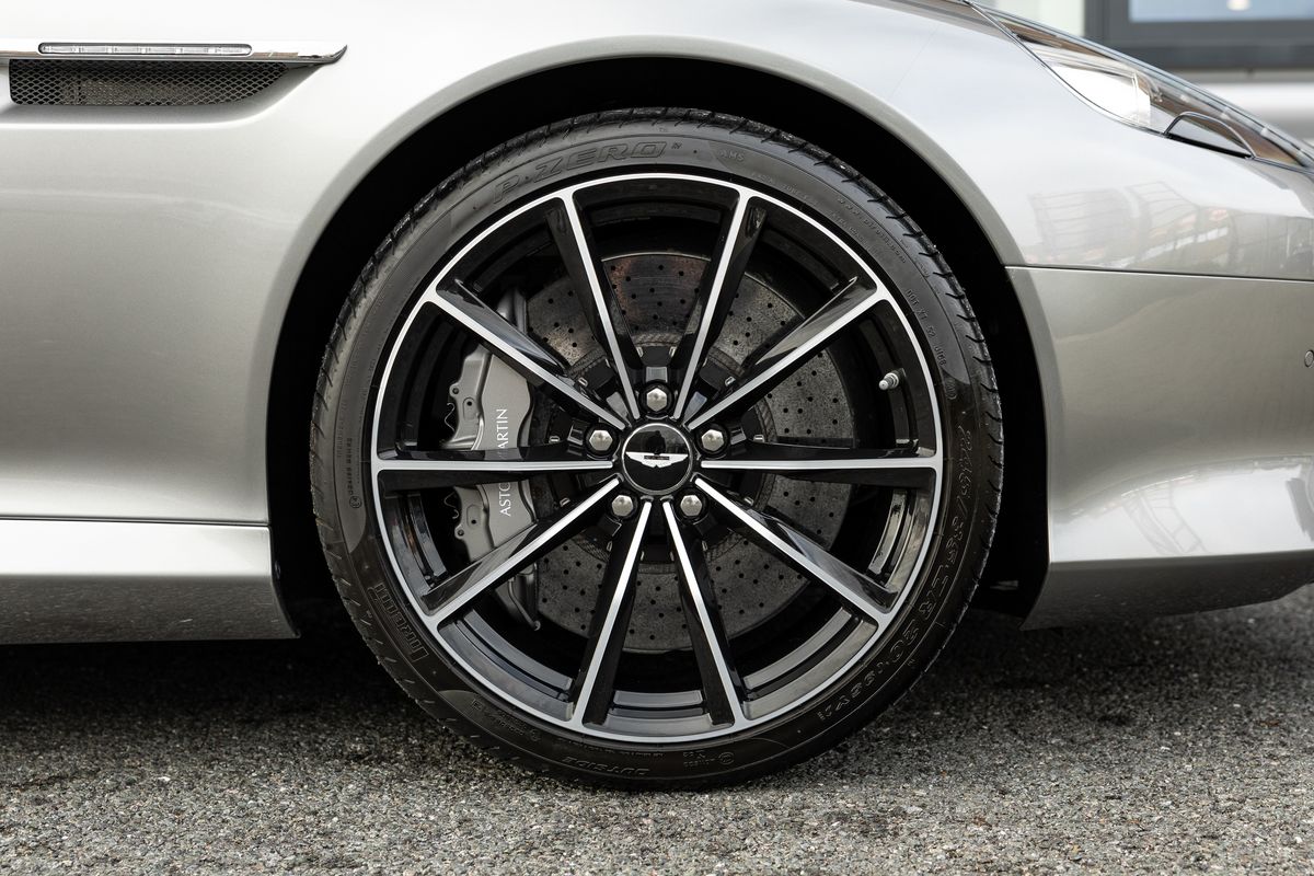 2015 Aston Martin DB9 GT Bond Edition