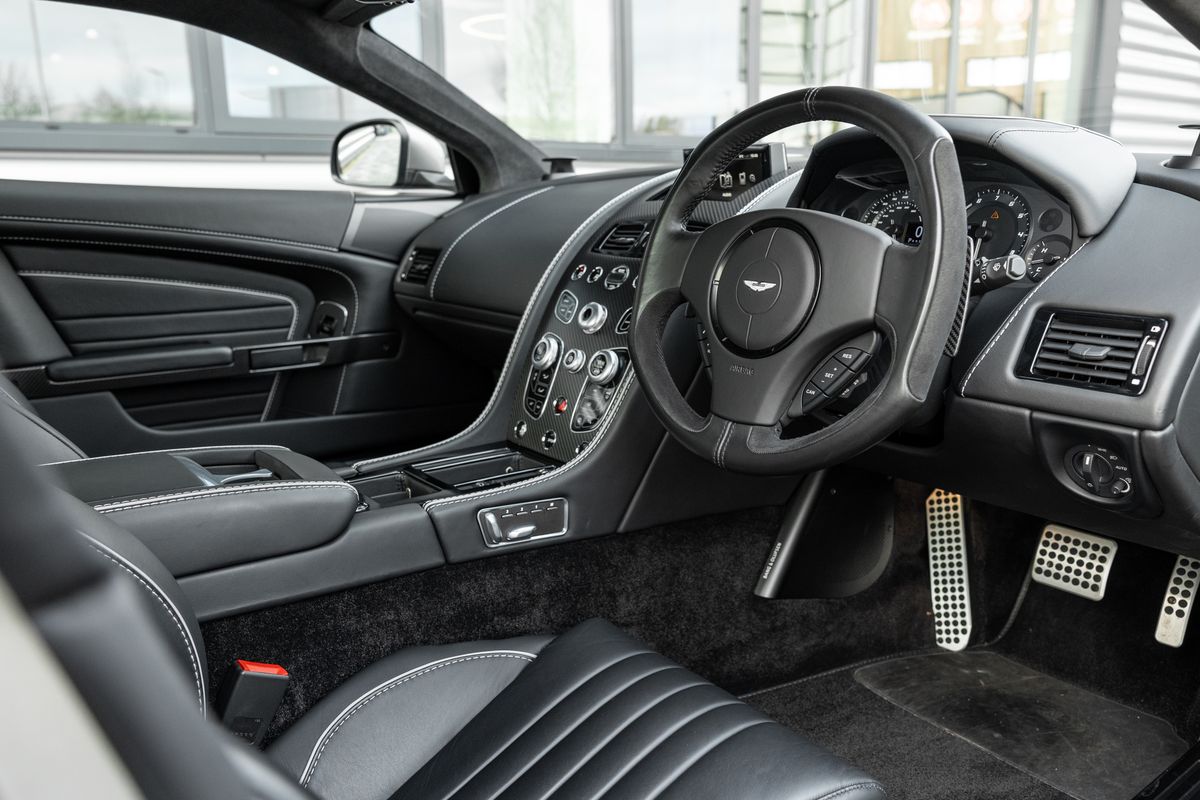 2015 Aston Martin DB9 GT Bond Edition