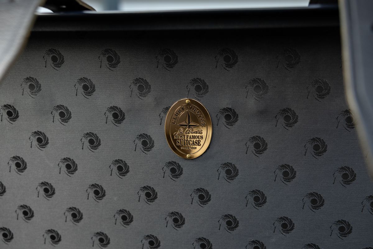 2015 Aston Martin DB9 GT Bond Edition