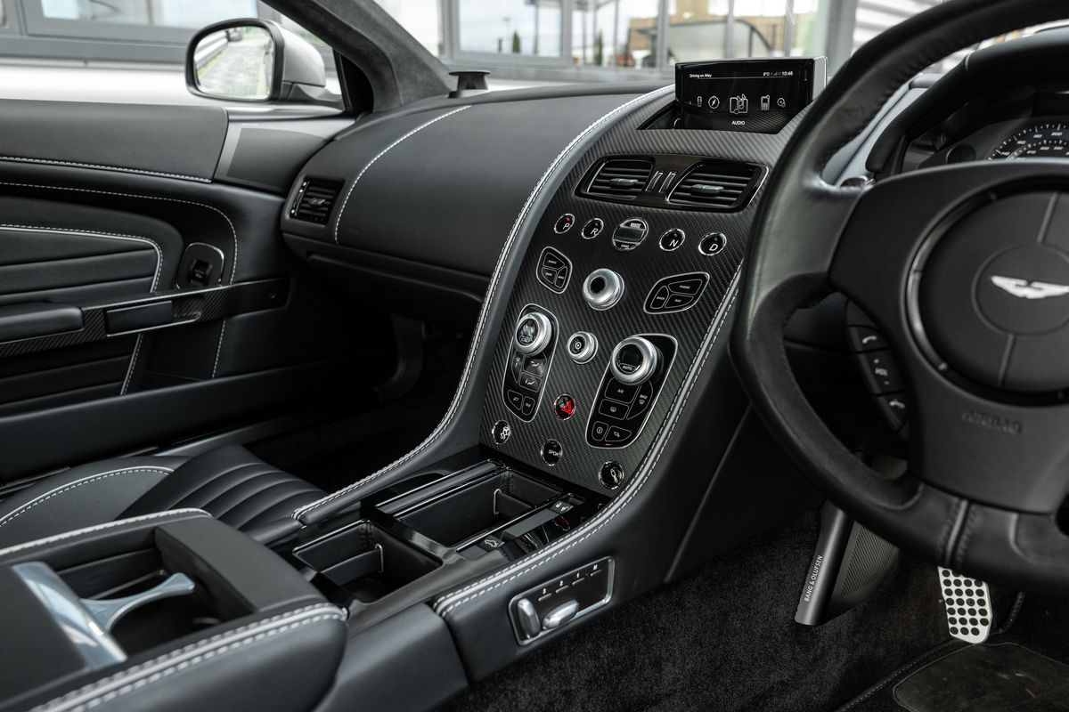 2015 Aston Martin DB9 GT Bond Edition