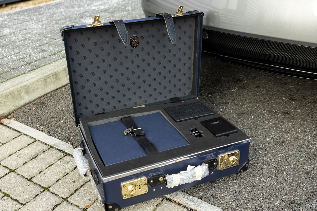 2015 Aston Martin DB9 GT Bond Edition