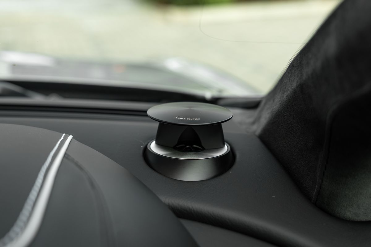 2015 Aston Martin DB9 GT Bond Edition