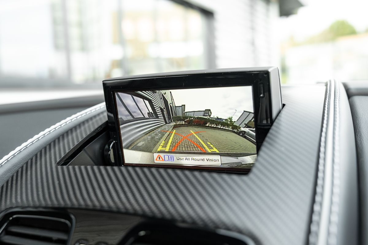 2015 Aston Martin DB9 GT Bond Edition