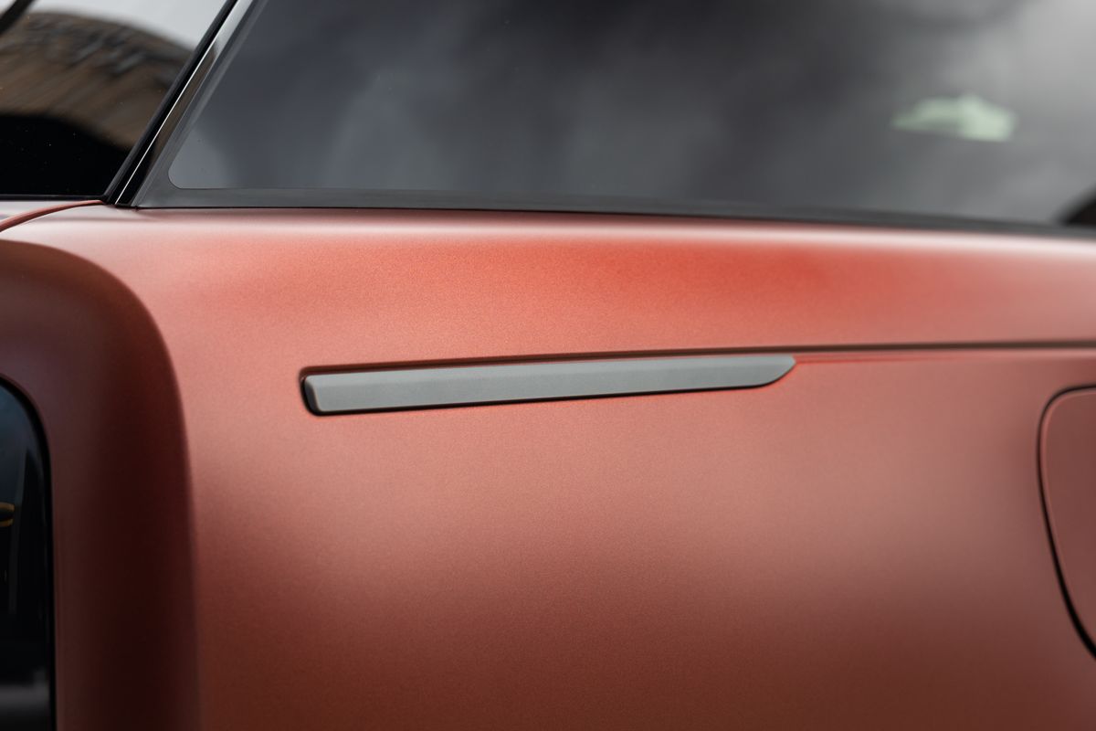 2025 Land Rover Range Rover P550e SV