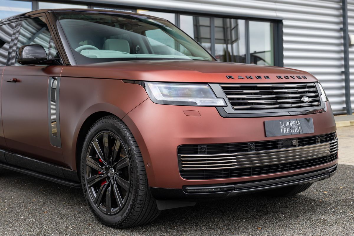2025 Land Rover Range Rover P550e SV