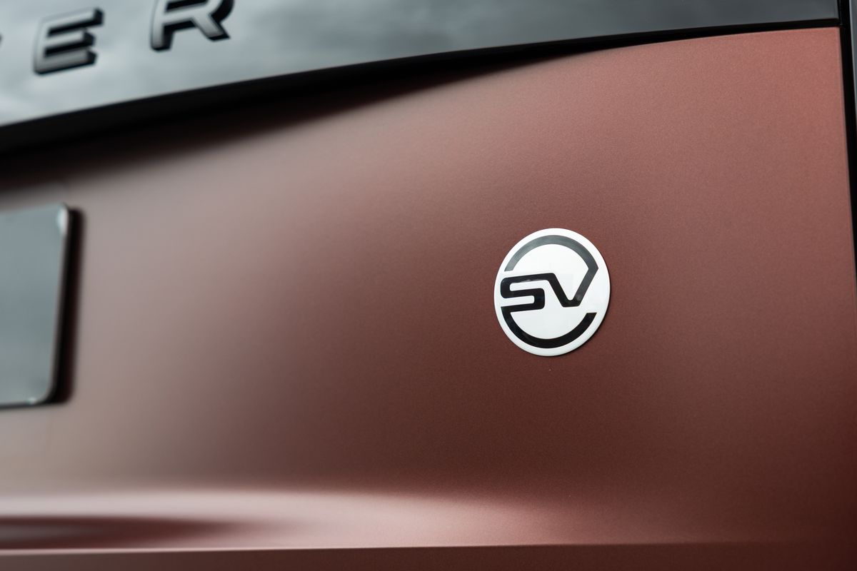 2025 Land Rover Range Rover P550e SV