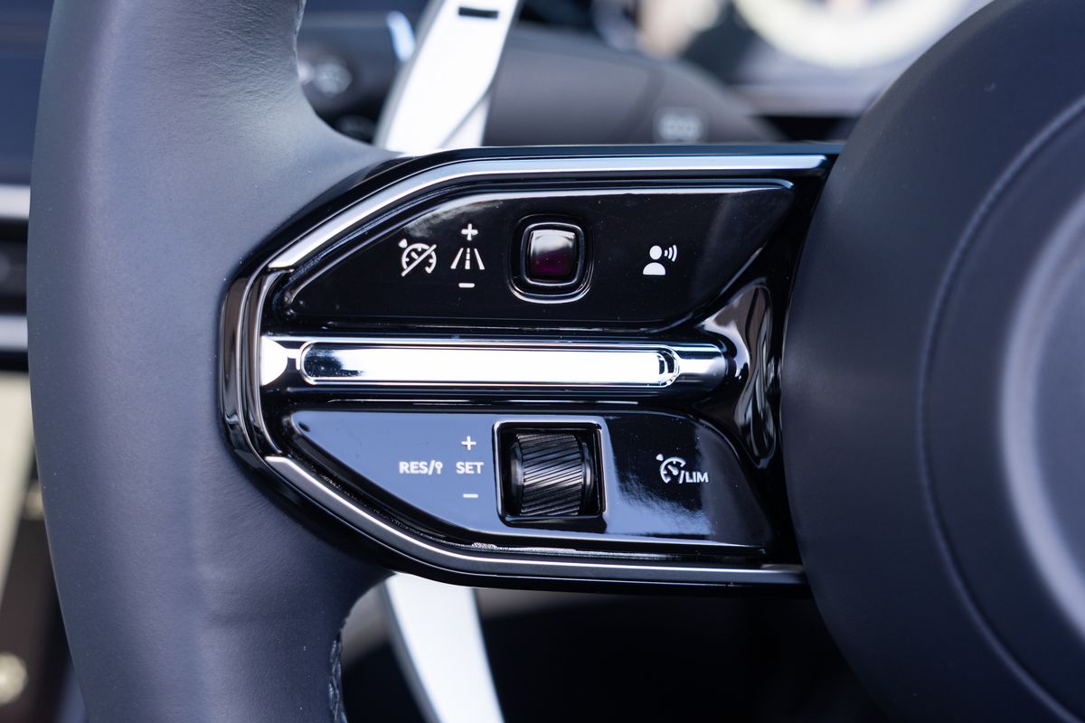 2025 Aston Martin Vanquish Volante