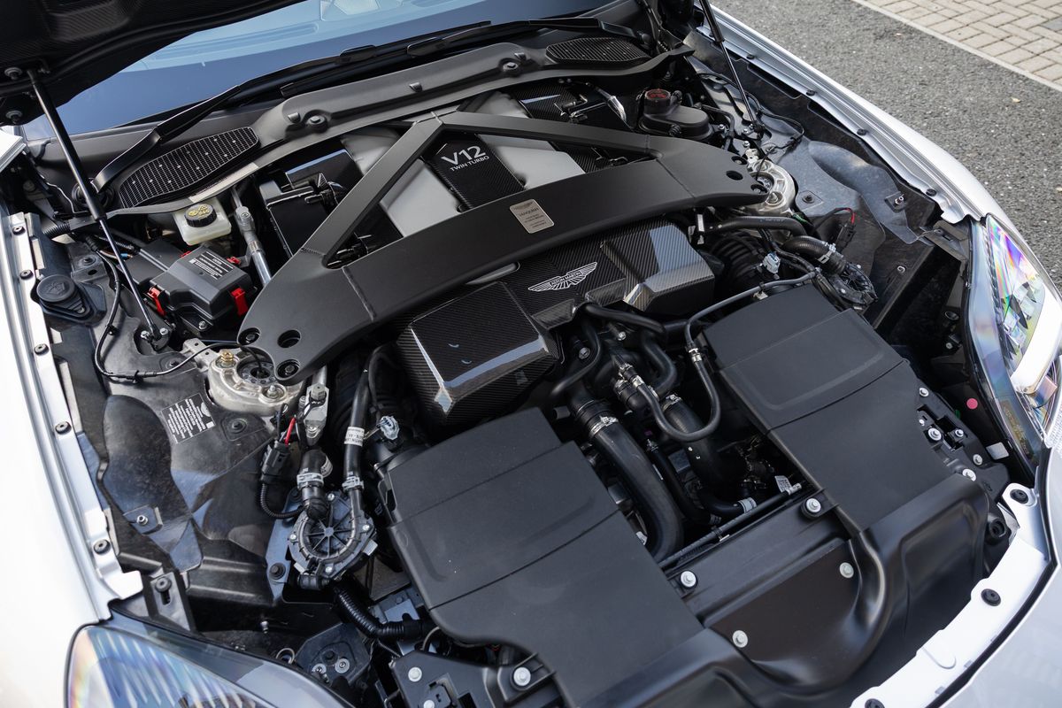 2025 Aston Martin Vanquish Volante