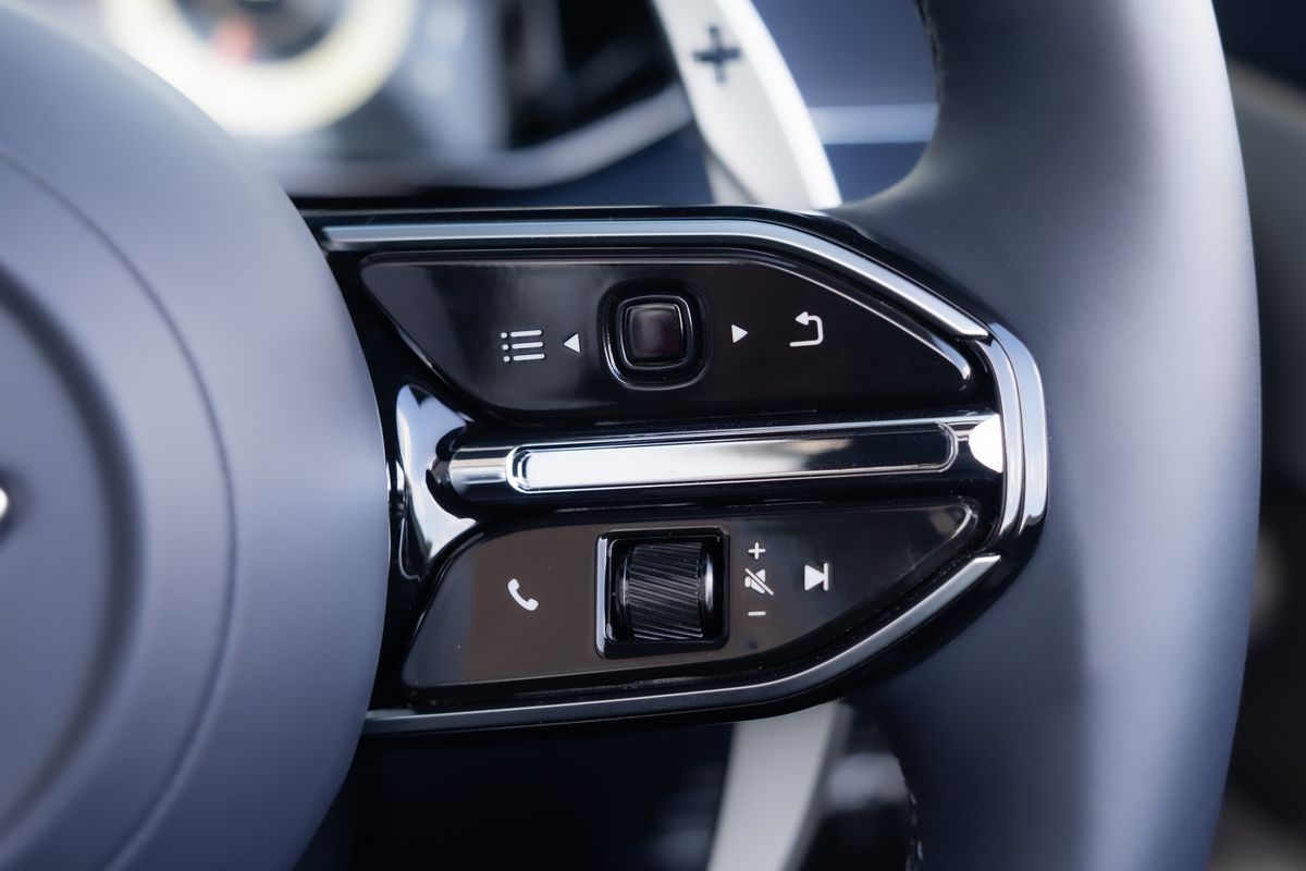 2025 Aston Martin Vanquish Volante