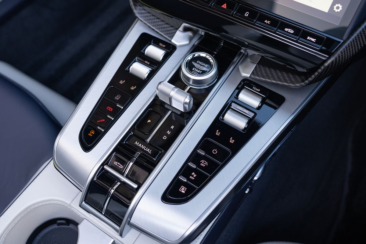 2025 Aston Martin Vanquish Volante