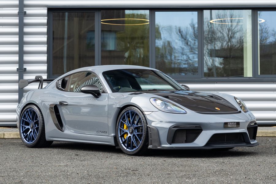 Porsche 718 Cayman GT4 RS Weissach