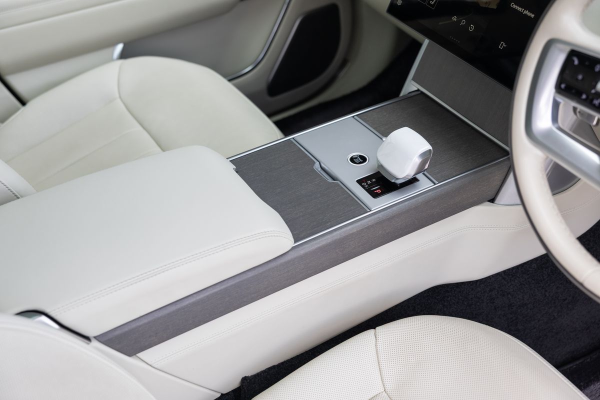 2025 Land Rover Range Rover SV P615 LWB