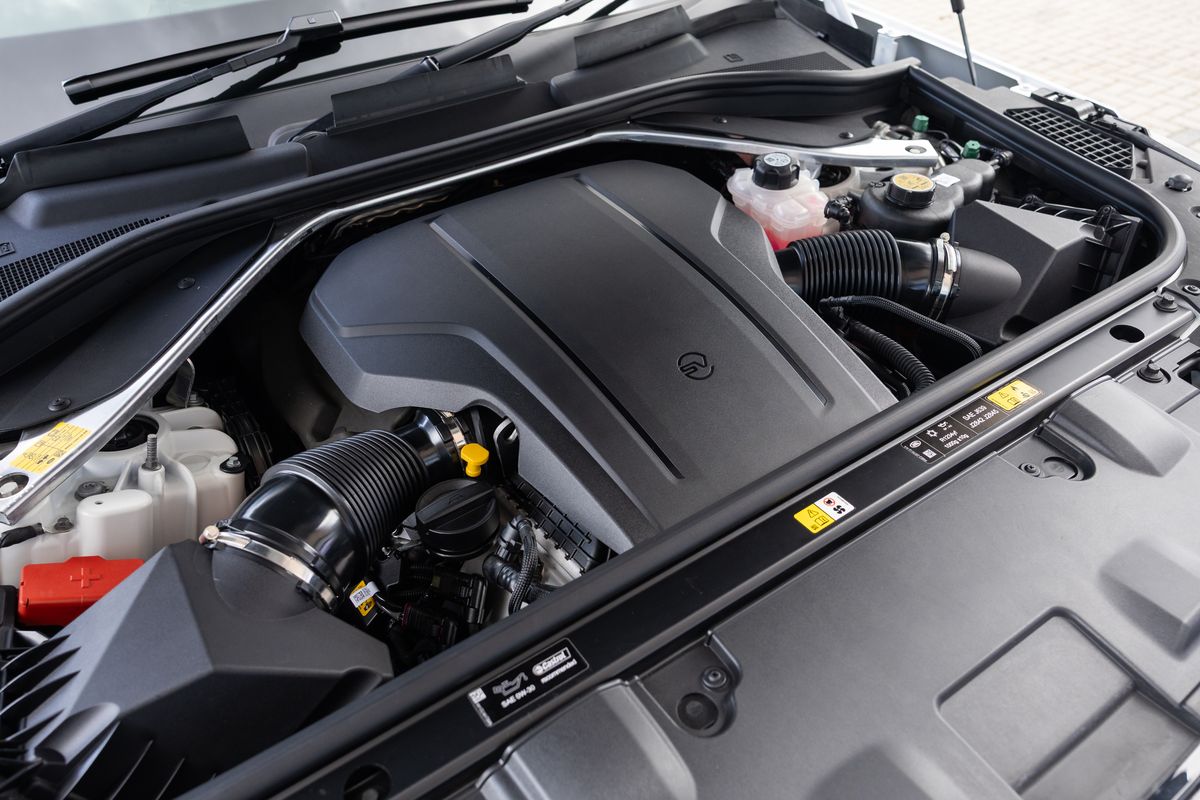 2025 Land Rover Range Rover SV P615 LWB