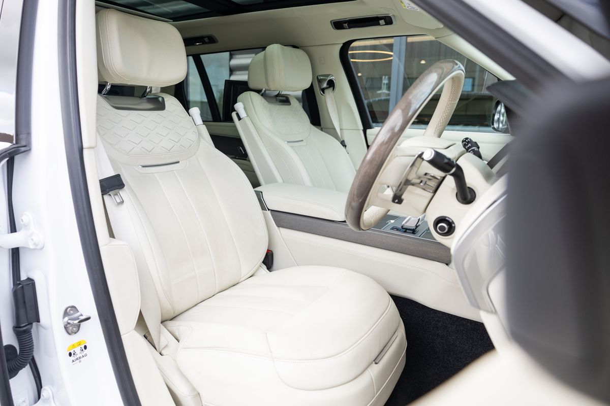 2025 Land Rover Range Rover SV P615 LWB