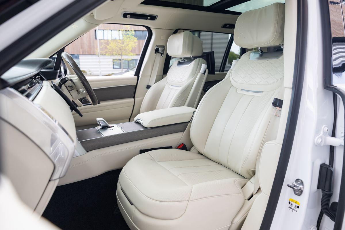 2025 Land Rover Range Rover SV P615 LWB