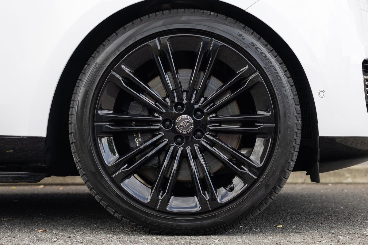 2025 Land Rover Range Rover SV P615 LWB