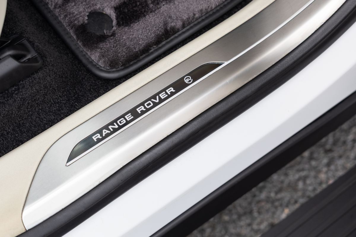 2025 Land Rover Range Rover SV P615 LWB