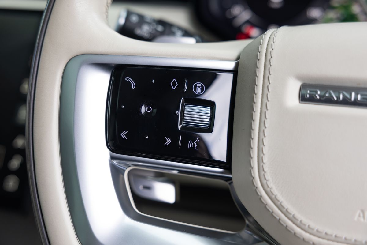 2025 Land Rover Range Rover SV P615 LWB