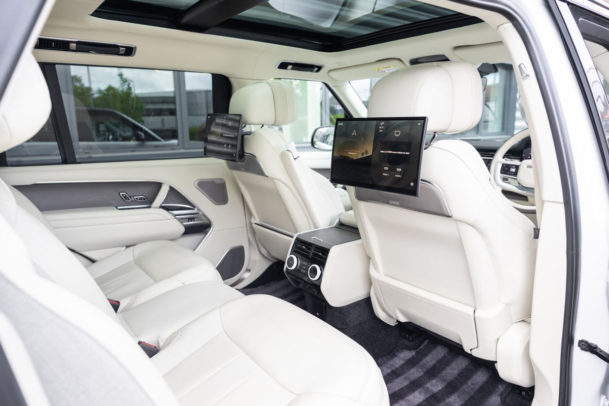 2025 Land Rover Range Rover SV P615 LWB