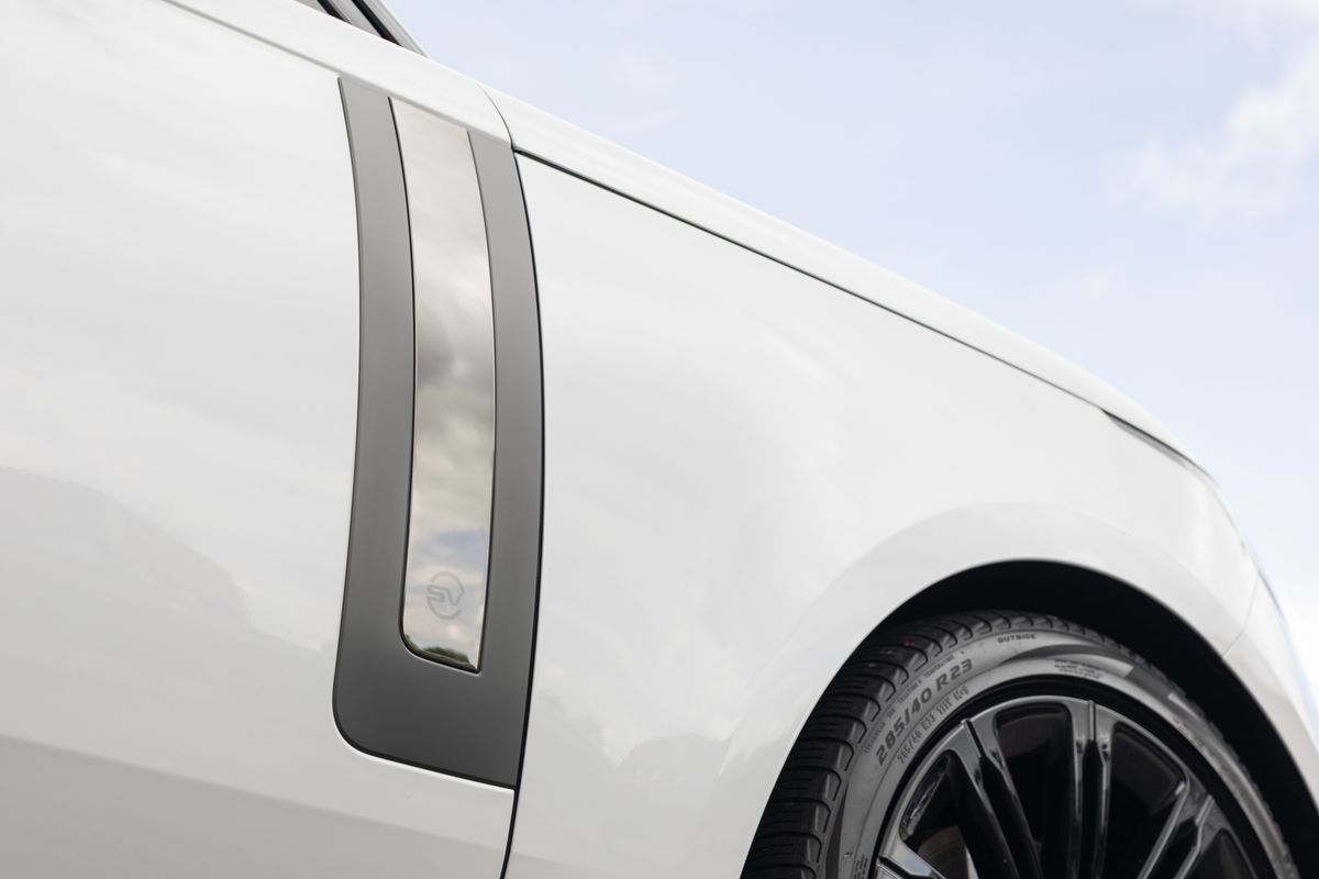 2025 Land Rover Range Rover SV P615 LWB