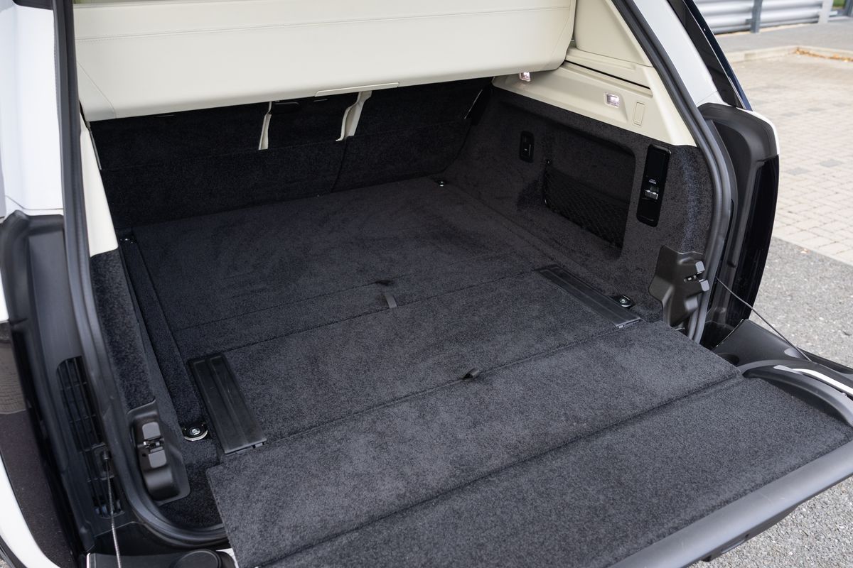 2025 Land Rover Range Rover SV P615 LWB