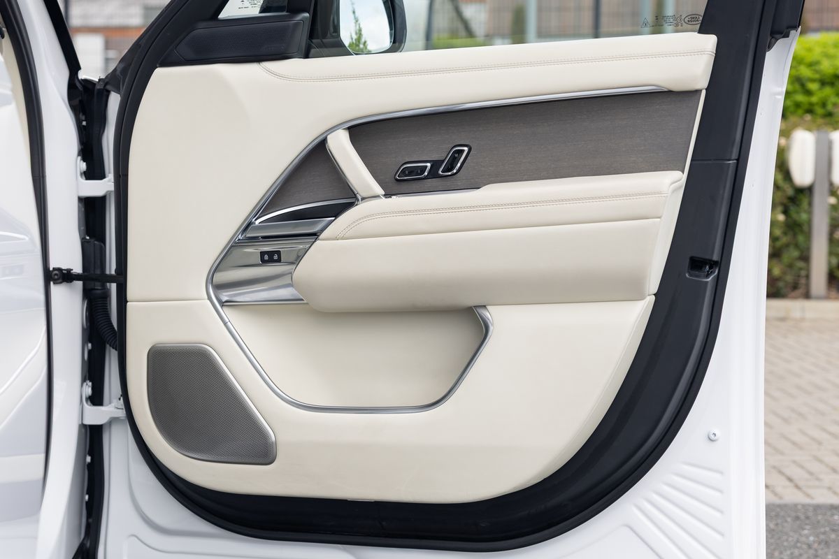 2025 Land Rover Range Rover SV P615 LWB