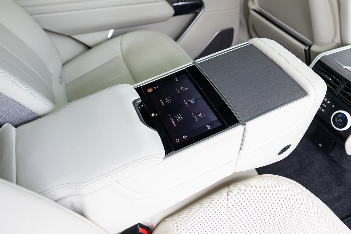 2025 Land Rover Range Rover SV P615 LWB