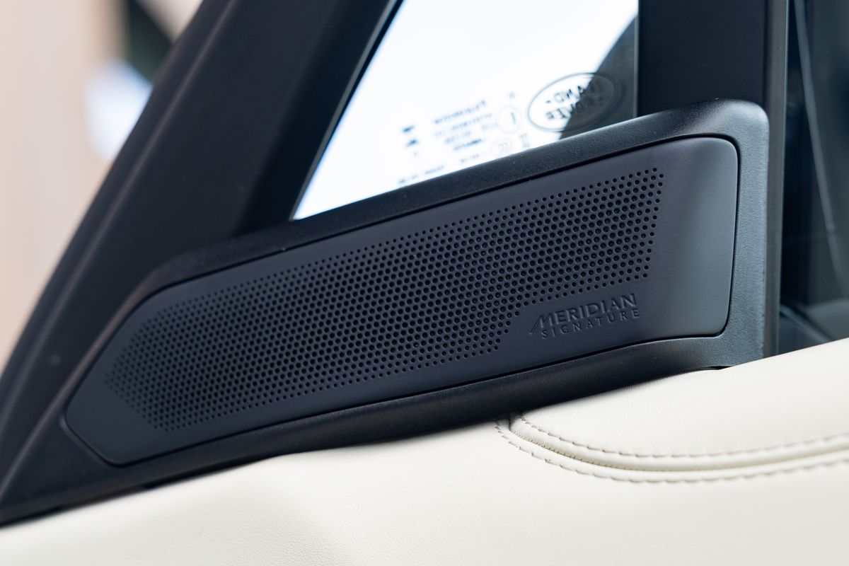 2025 Land Rover Range Rover SV P615 LWB