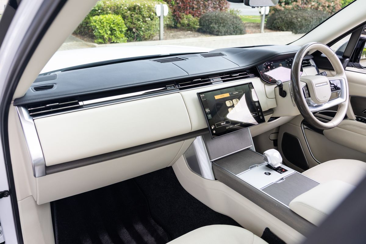 2025 Land Rover Range Rover SV P615 LWB