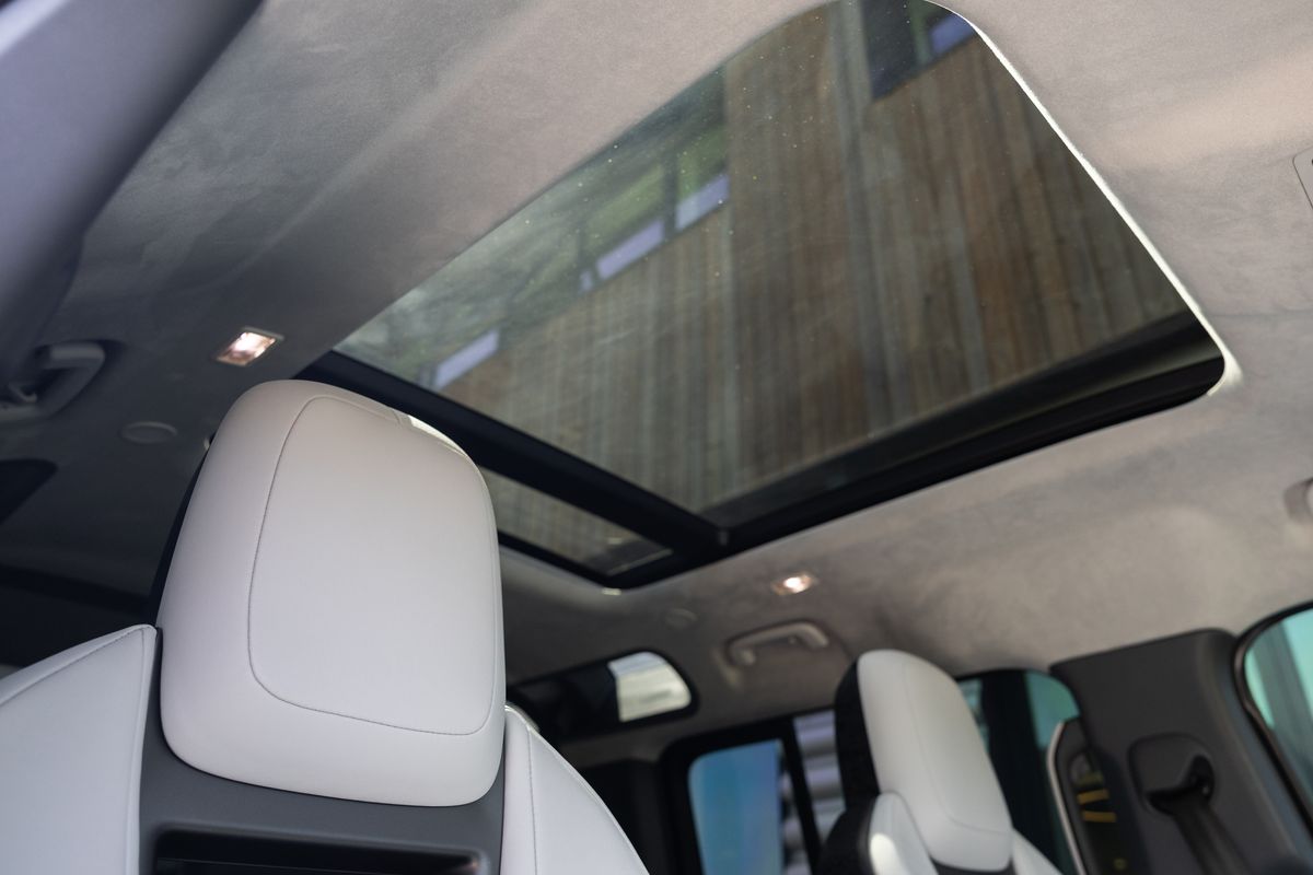 2025 Land Rover Defender 110 OCTA Edition One