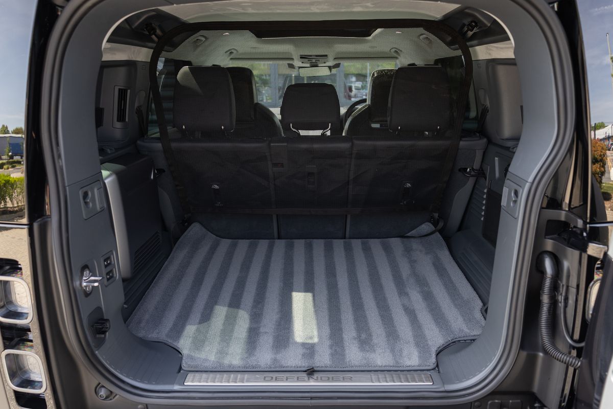 2025 Land Rover Defender 110 OCTA Edition One