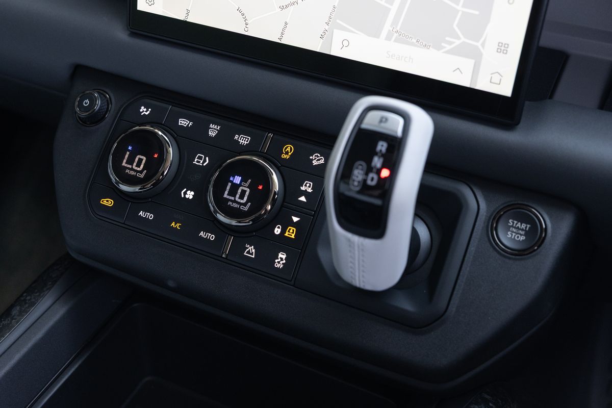2025 Land Rover Defender 110 OCTA Edition One