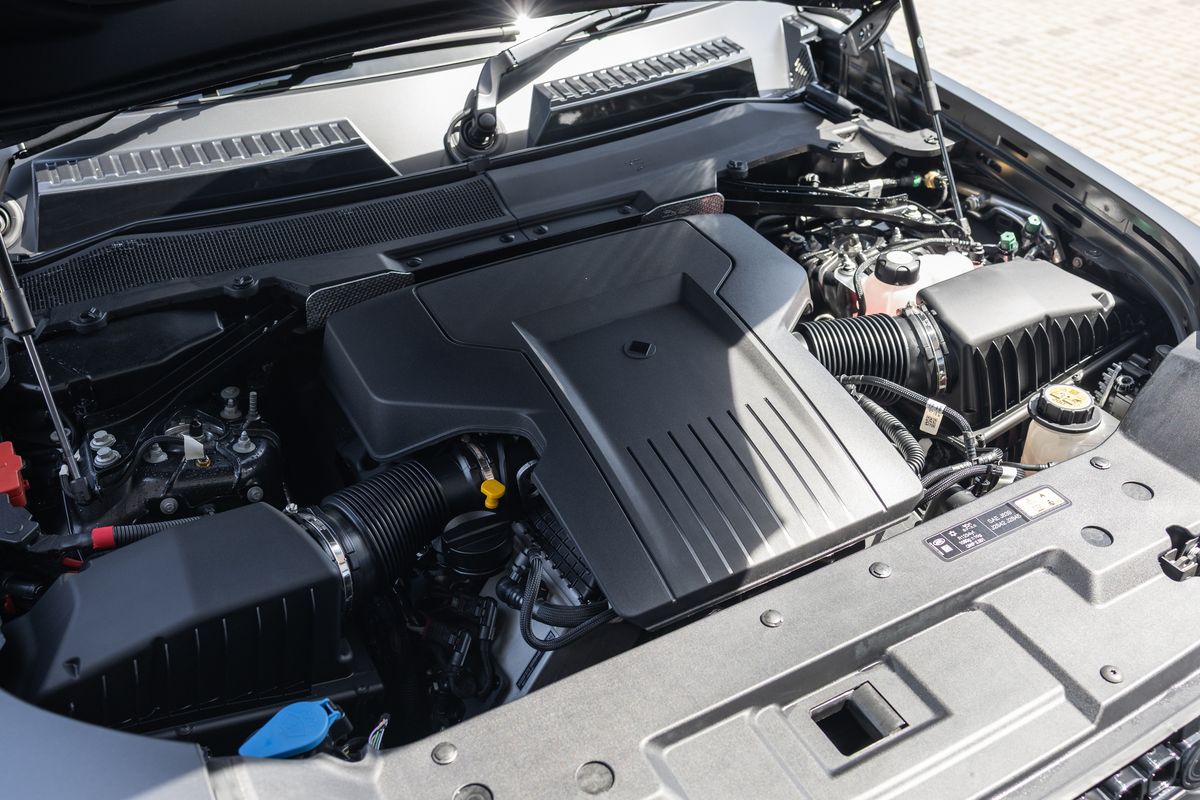 2025 Land Rover Defender 110 OCTA Edition One